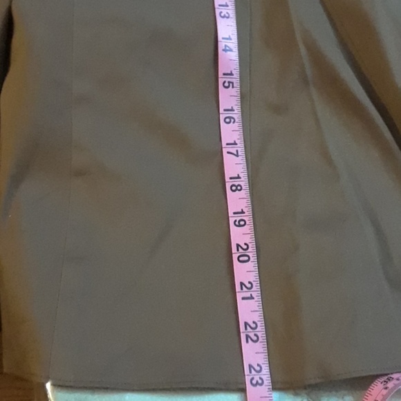 Chic Skirt Suit, size 8 - Picture 5 of 6